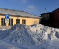 Парковку для инвалидов в Камне-на-Оби завалили снегом.