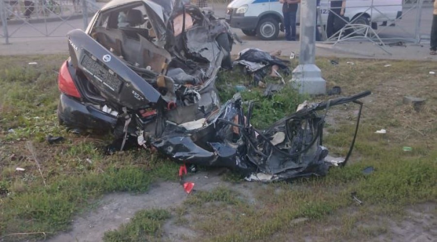 Фура на полной скорости снесла легковушку в Камне-на-Оби