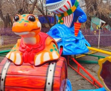 Город Камень-на-Оби пополнил каталог развлечений для детей новым аттракционом в городском парке культуры и отдыха. 