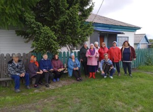 В рамках празднования Международного дня соседа в Каменском районе прошла акция Спой соседу