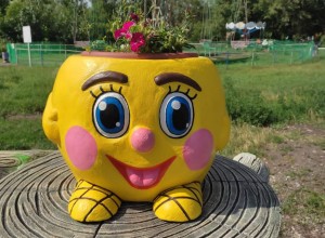 Скульптура колобка украсила городской парк города Камень-на-Оби. 
