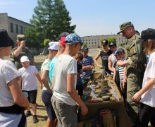 В Камне-на-Оби полицейские, военнослужащие и общественники провели для подростков игру «Зарница»