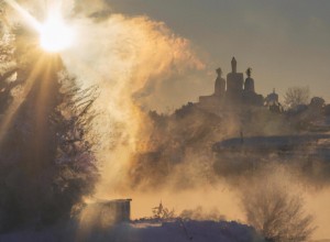Сегодня, 24 марта, жители города радуются приятной погоде