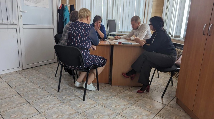 Работа Дмитрия Беляева: решение финансовых проблем сельских советов, помощь с доставкой песка, развитие местных инициатив в посёлке Тамбовский