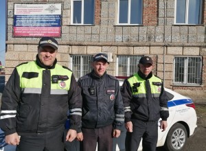 Сотрудники  ДПС Каменской Госавтоинспекции оказали доврачебную помощь гражданину, у которого случился приступ эпилепсии.