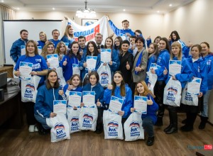 В День Конституции 12 декабря в Администрации района поздравляли и награждали лучших представителей Молодой Гвардии