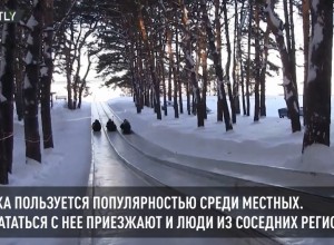 Самую длинную ледяную горку в России залили в Алтайском крае