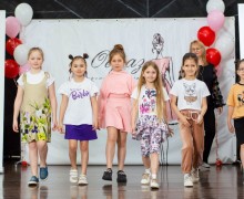 Юные модели и производитель детской одежды из Камня-на-Оби провели совместный показ