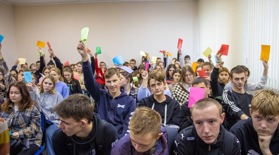 В Каменском педагогическом колледже прошла студенческая конференция в формате Pecha Kucha