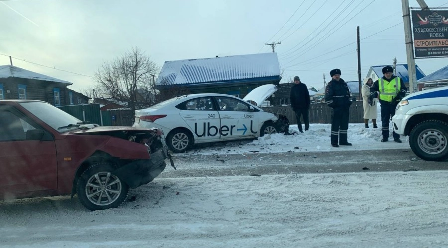 Очередное ДТП, возле магазина Стройбат.