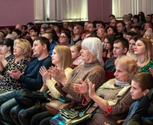 В Камне-на-Оби в ДК прошёл концерт Для любимых пап.