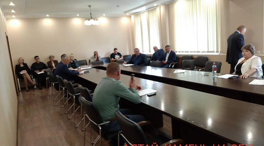 Врио главы Камня‑на‑Оби не заручился доверием депутатов — сессия сорвана