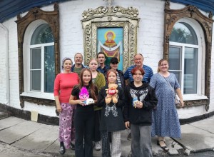 В Камне-на-Оби доставили гуманитарную помощь в воскресную школу при храме Покрова Божией Матери