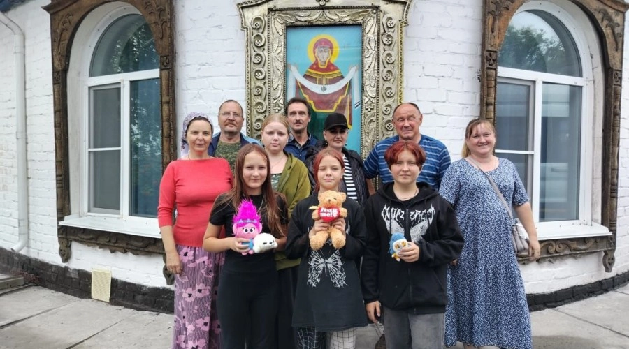 В Камне-на-Оби доставили гуманитарную помощь в воскресную школу при храме Покрова Божией Матери