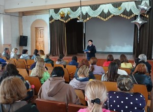 Сотрудники Каменской Госавтоинспекции проводят родительские собрания и разъясняют ответственность за нарушения ПДД РФ