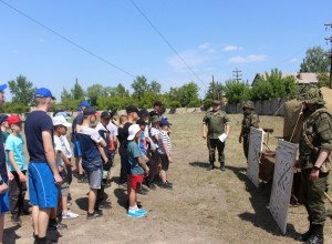 В Камне-на-Оби полицейские, военнослужащие и общественники провели для подростков игру «Зарница»