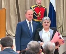 Каменские работники образования удостоены наград из рук губернатора