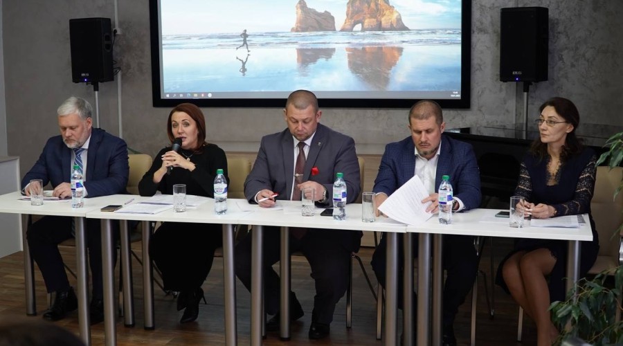 В Каменском и Крутихинском районах прошло расширенное совещание на тему модернизации объектов культуры и организации их деятельности
