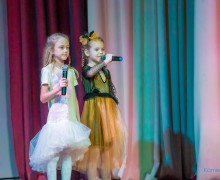 В Камне-на-Оби в ДК прошёл концерт Для любимых пап.