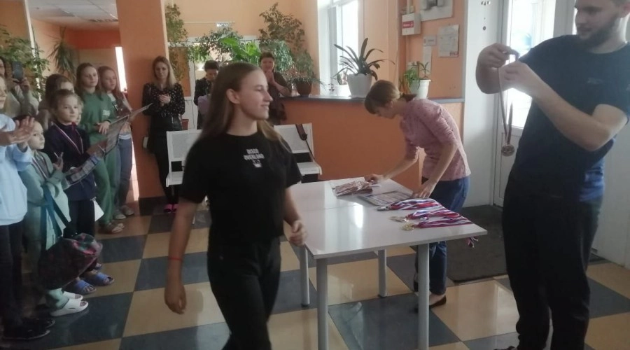 В бассейне «Аквамарин» города Камень-на-Оби прошли соревнования по плаванию в честь Дня защитника Отечества
