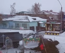 Городская ёлка в Камне-на-Оби рухнула на пешеходную зону