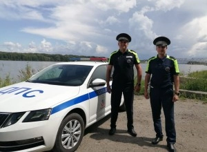 Сотрудники Каменской Госавтоинспекции оказали помощь девушке с признаками эпилепсии.