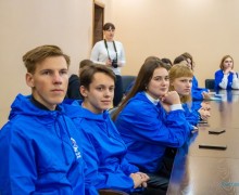 В День Конституции 12 декабря в Администрации района поздравляли и награждали лучших представителей Молодой Гвардии