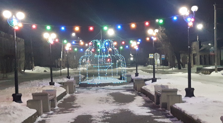 Весна и новогодние гирлянды в Камне-на-Оби!