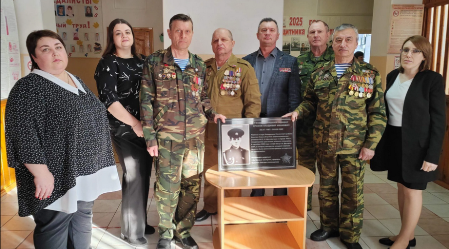 Союз ветеранов Афганистана передал трем школам Каменского района мемориальные доски