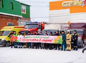 Мужчины Камня-на-Оби поздравляют всех женщин с 8 марта!