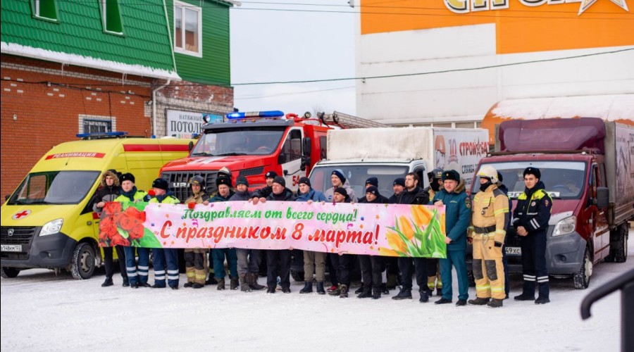 Мужчины Камня-на-Оби поздравляют всех женщин с 8 марта!
