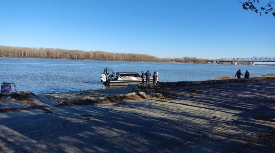 В Камне-на-Оби сегодня проходят тестовые заезды на аэролодке «Север 750К Лонг» — технологичная новинка в деле межсезонных перевозок!