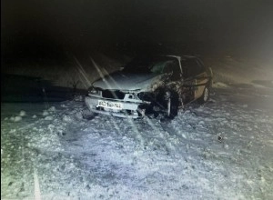 Сотрудники Каменской Госавтоинспекции проводят проверку по факту ДТП с участием малолетнего пассажира