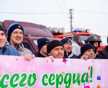 Мужчины Камня-на-Оби поздравляют всех женщин с 8 марта!