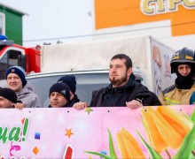 Мужчины Камня-на-Оби поздравляют всех женщин с 8 марта!