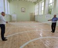 Депутат АКЗС Дмитрий Беляев приобрел защитные сетки на окна спортивного зала Прыганской СОШ