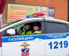 Мужчины Камня-на-Оби поздравляют всех женщин с 8 марта!