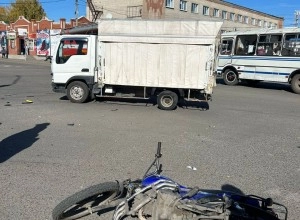 Сотрудники Каменской Госавтоинспекции проводят проверку по факту ДТП с участием несовершеннолетнего мопедиста 