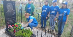 В День памяти и скорби молодежь Каменского МО ЕР привели в порядок могилы