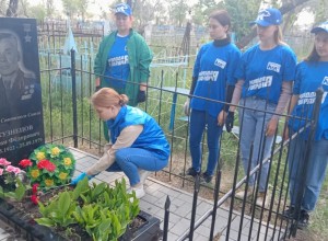 В День памяти и скорби молодежь Каменского МО ЕР привели в порядок могилы