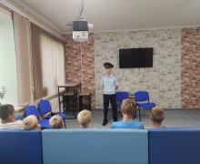 В ОффлайнДвиж прошла правовая и интернет‑безопасная беседа для подростков с инспектором ПДН и членом Общественного совета