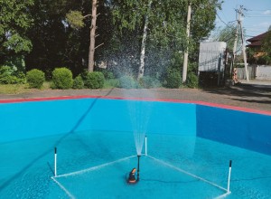 Городской парк готовится к празднованию Дня защиты детей: пробный запуск фонтана проходит на полную катушку.