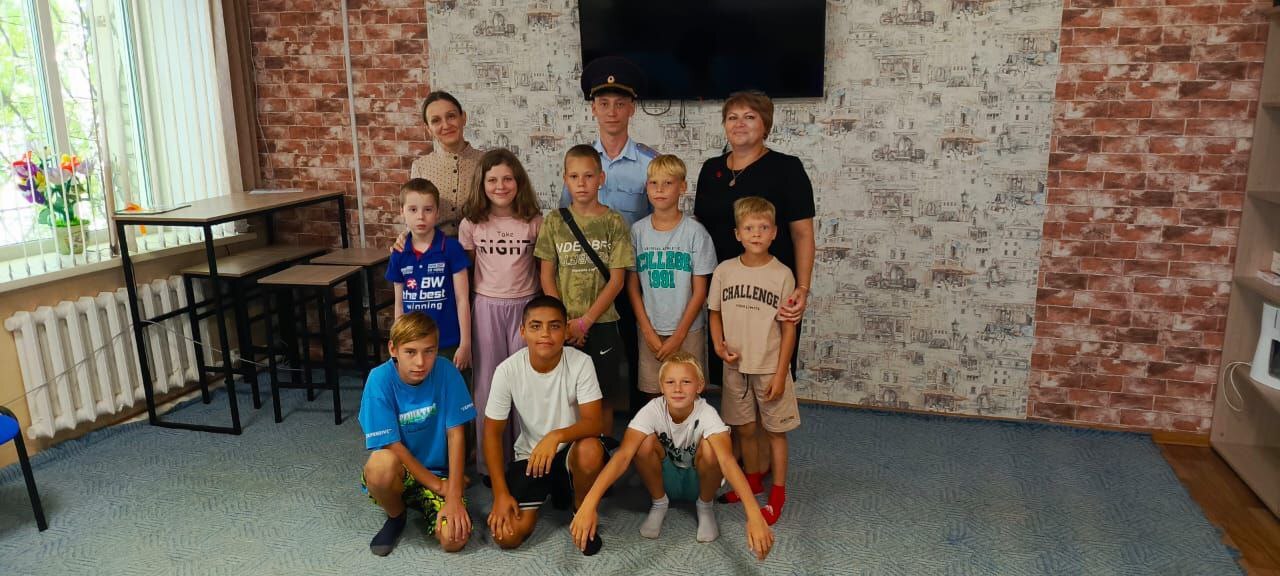 В ОффлайнДвиж прошла правовая и интернет‑безопасная беседа для подростков с инспектором ПДН и членом Общественного совета