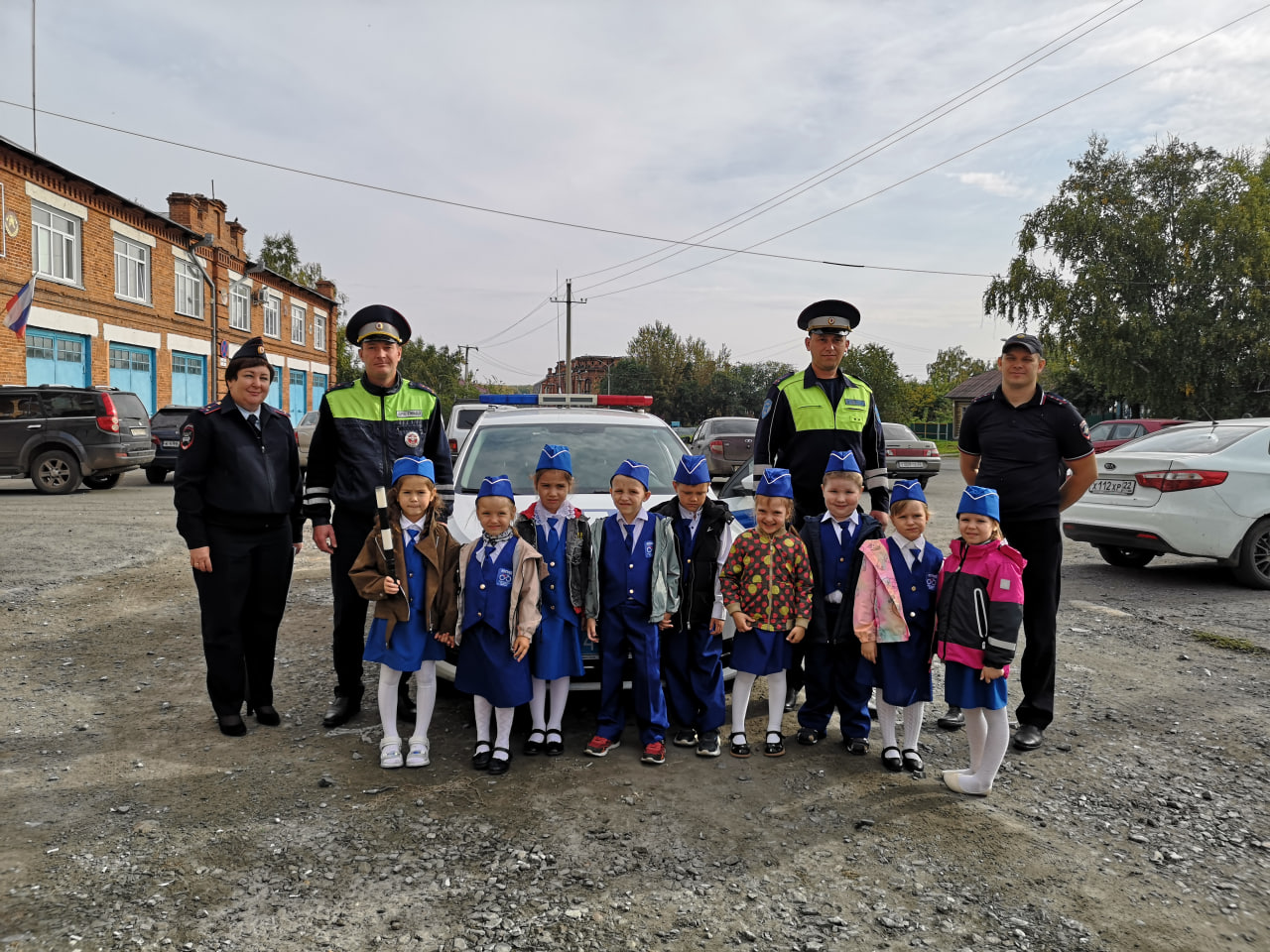 Каменские ЮИДовцы побывали на экскурсии в Госавтоинспекции